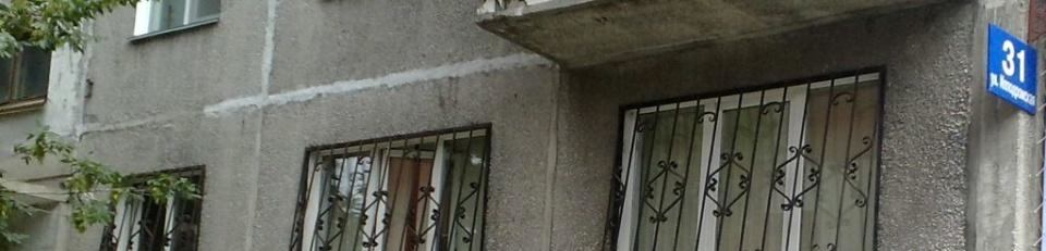 Помещение с отдельным входом (квартира, выведенная из жилого фонда)
г. Новосибирск, центральный район, ст. метро Маршала Покрышкина (10 мин.)
Ипподромская, 31, 1 этаж, отдельный вход со стороны ул. Крылова, удобные парковочные места, высокое крыльцо, ажурные решетки на окнах, три комнаты, с/у, отлич